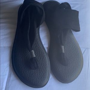 Sanuk black sandal